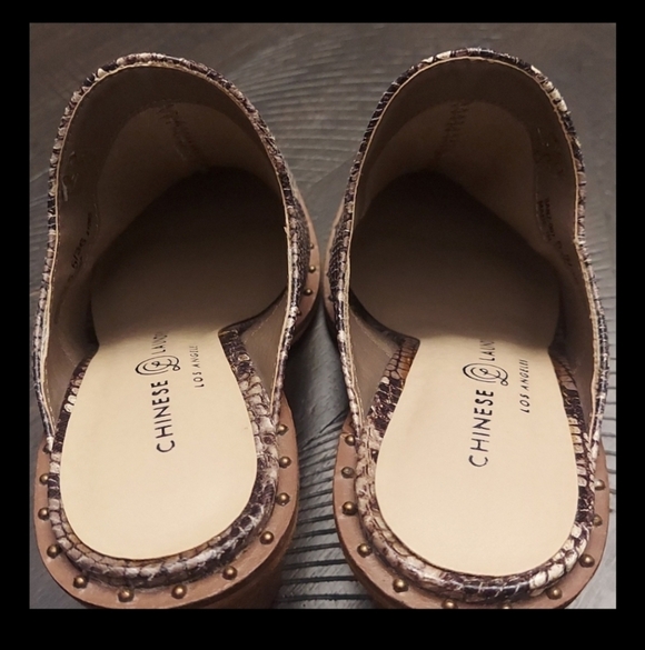CHINESE LAUNDRY Snakeskin Embossed Almond Toe Slip-on Mules - Picture 11 of 12